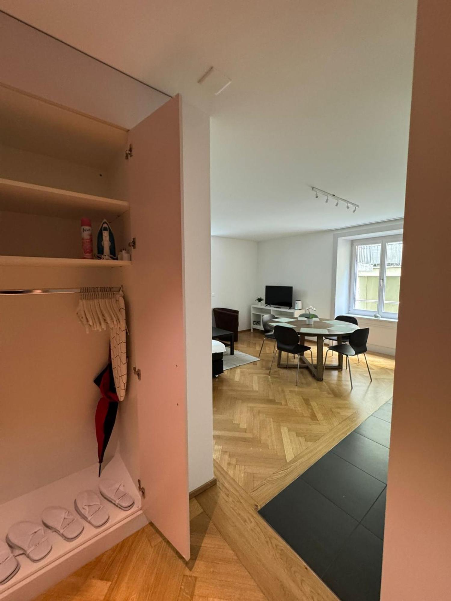 Daire Station Apartment, 2 Bedroom & Sofabed Zürih
